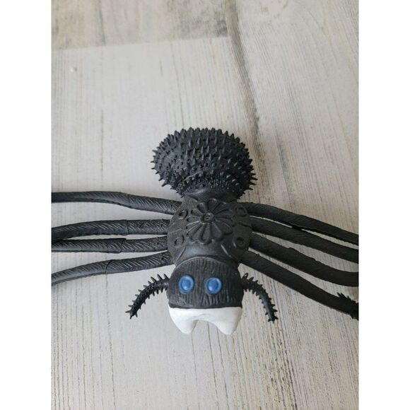 Rubber tarantula fangs scary Halloween prop decor - Picture 3 of 6